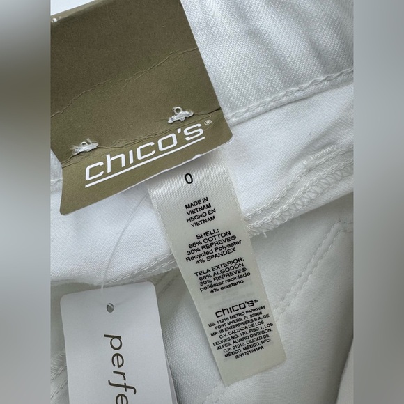 NWT Chico's 10” Perfect Stretch Girlfriend Jean Shorts Size 4 - Picture 7 of 8